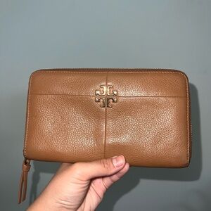 tory burch wallet